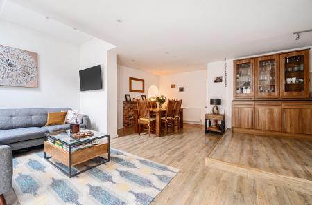 1368864-22-69022f...