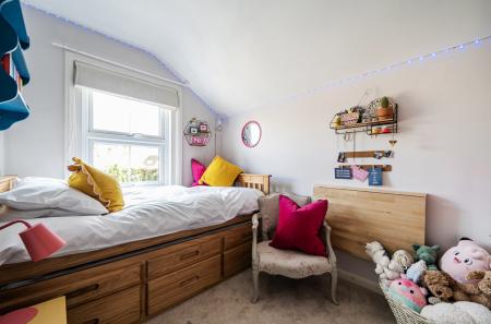 1435779-18-69ca80...