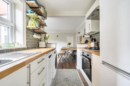 1435779-8-69ca7ee...