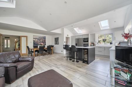 1305417-11-684c3a...