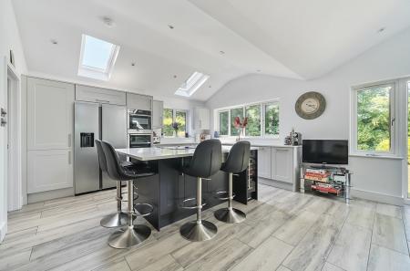 1305417-12-684c3a...