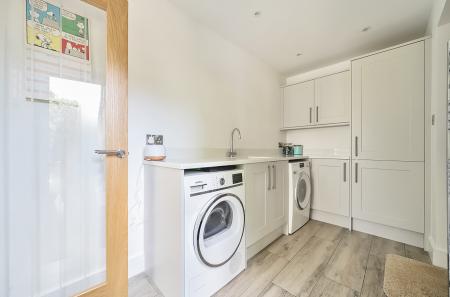 1305417-8-684c39a...