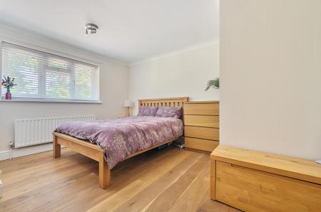 1305417-28-684c42...