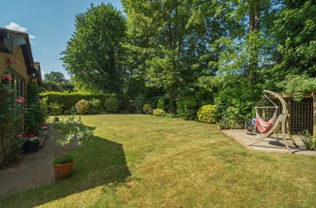 1305417-4-684c395...