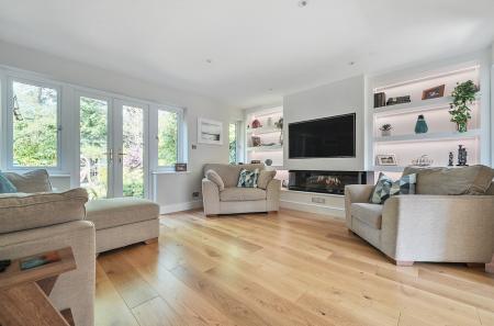 1305417-16-684c3a...