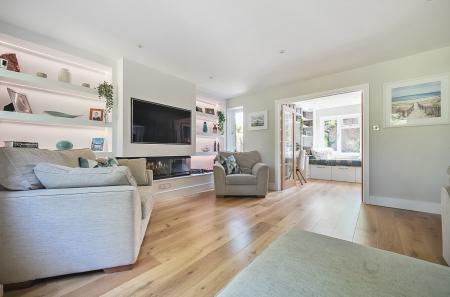 1305417-15-684c3a...