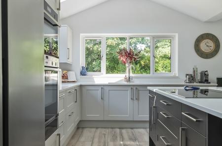 1305417-9-684c39b...