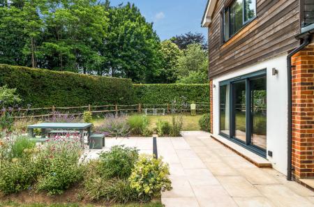 1310935-5-685c444...