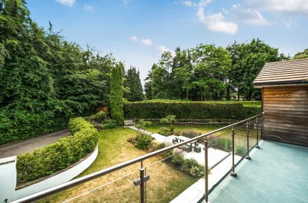 1310935-27-685c45...