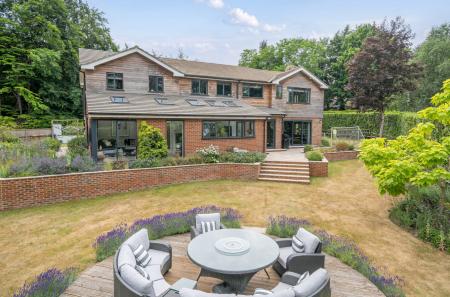 1310935-1-685c437...