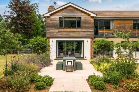 1310935-4-685c444...