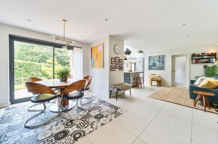 1310935-33-685c45...