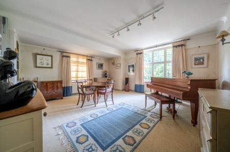 1457369-6-6a05f3e...