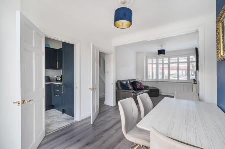 1372705-12-68ff9b...