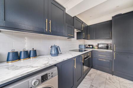 1372705-14-68ff9c...