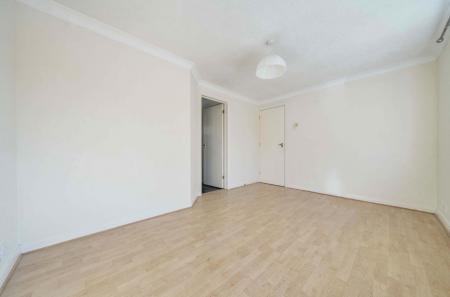 1439678-11-69d610...
