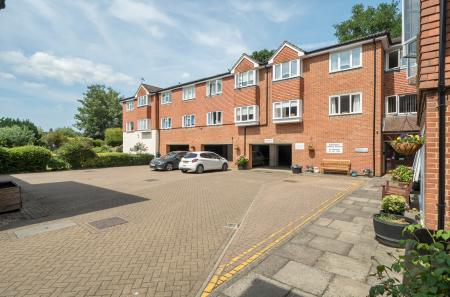 1313962-1-6851a4b...