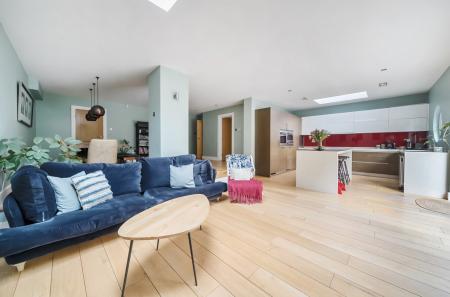 1296782-16-682f69...