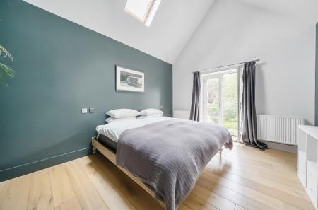 1296782-40-682f6a...