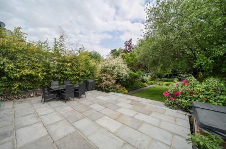 1296782-5-682f689...