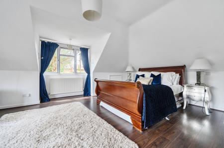 1300680-24-684836...