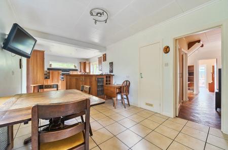 1304483-11-6846e3...