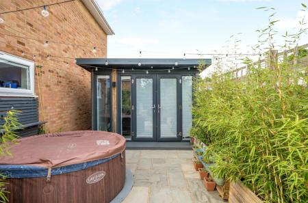 1313556-6-685c3d0...