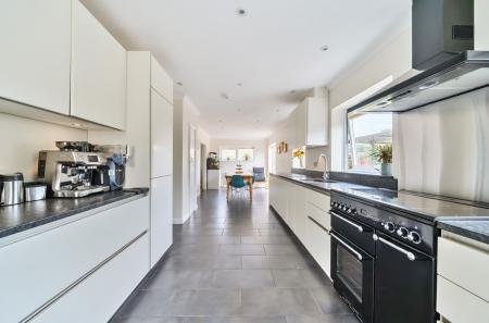 1313556-18-685c3d...