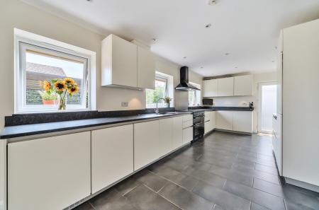 1313556-16-685c3d...