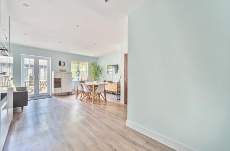 1315599-18-6866bf...