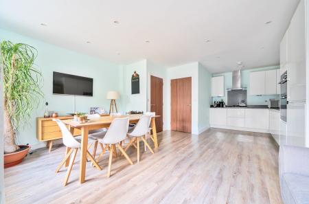 1315599-21-6866bf...