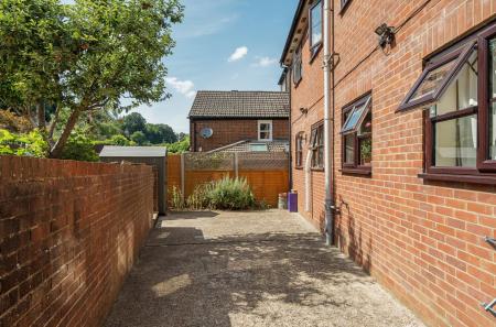 1313306-5-687a5a5...