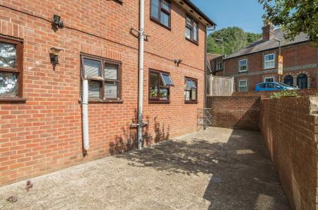 1313306-4-687a5a3...