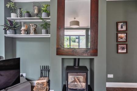 1327928-10-6883ae...