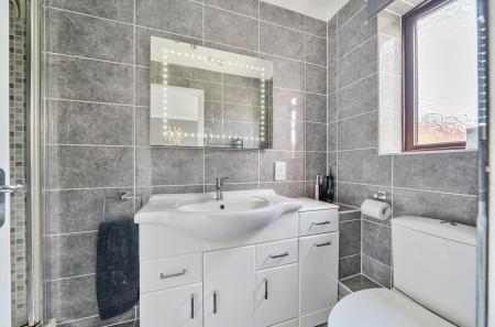 1326489-4-687a305...