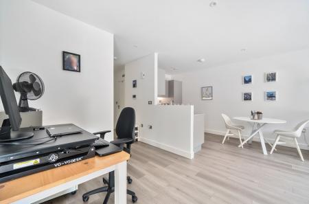 1333573-2-6891e80...