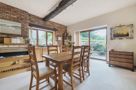 1340849-5-68a5b0f...