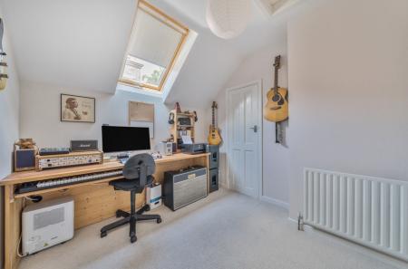 1343760-5-68a8d54...