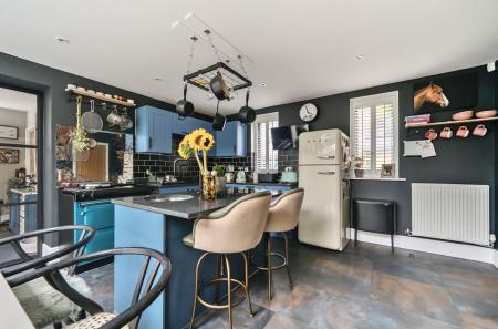 1329946-20-68a35f...