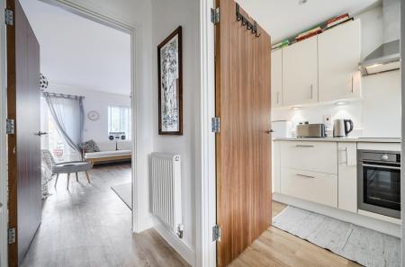 1348708-10-68c007...