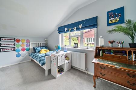 1328012-5-688a2bc...