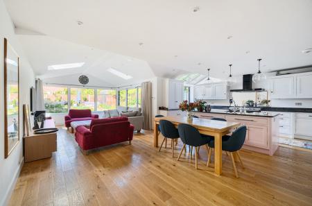 1360089-21-68daae...