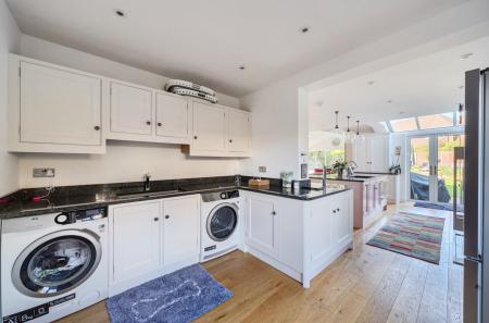 1360089-7-68daae9...