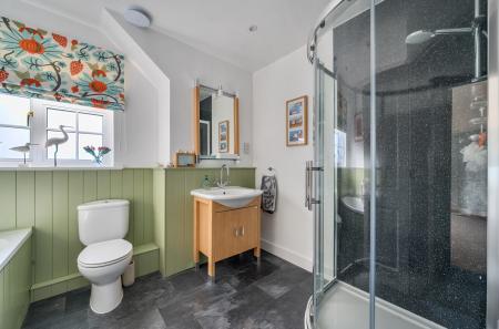 1360089-25-68daae...