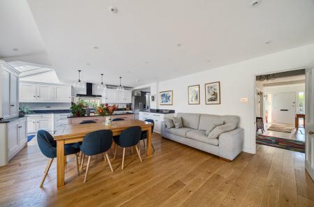 1360089-11-68daae...