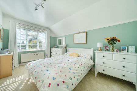 1360089-37-68daae...