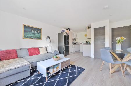 1353387-12-68cd85...