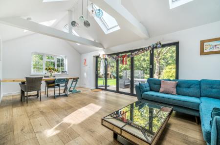 1357141-10-68d2c5...