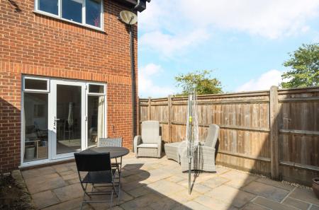 1355251-6-68da7ee...