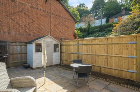 1355251-4-68da7ed...